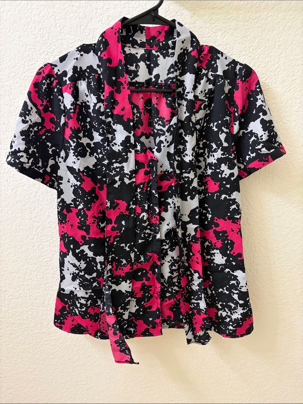Banana Republic Pink Black White Short-Sleeve Tie-Neck Blouse